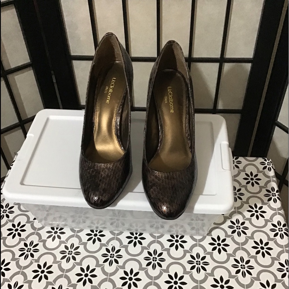 NWOT Liz  Claiborne Flex Vegan Brown Snakeskin Pumps.